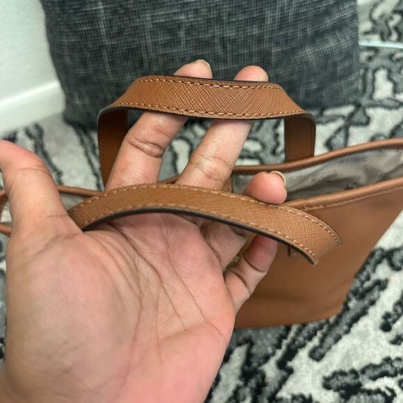 Michael Kors Tan Tote Bag with Gold Logo - Picture 4 of 10